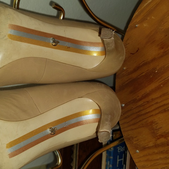 Pointed Toe Pumps - Picture 7 of 12